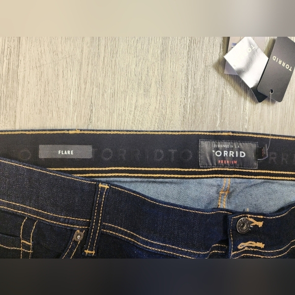 TORRID 30 TALL NEW W TAGS DARK FLARE DENIM⭐️DARK BLUE with Threading, AMAZING - Picture 2 of 7